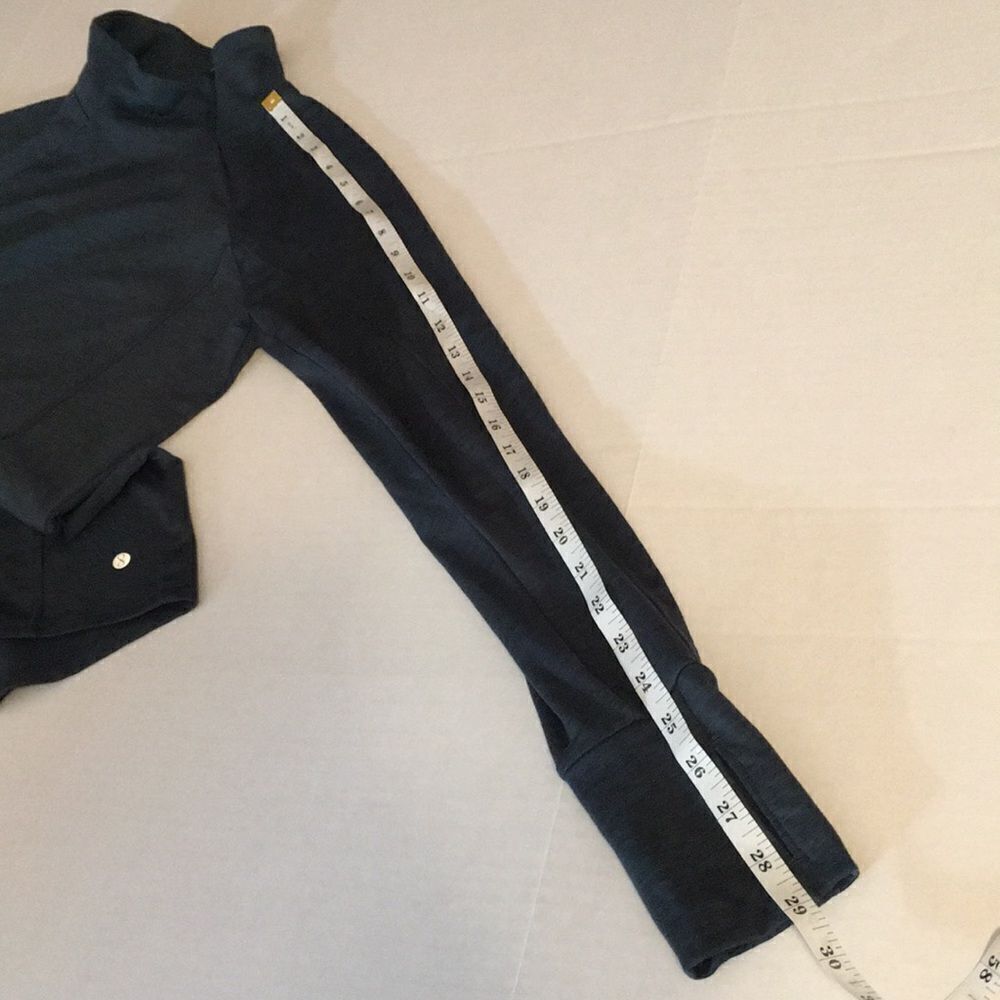 Layer8 Athletic Long Sleeve Base Layer Qwickdry Top Size Small w/ Thumb Holes - Picture 11 of 15